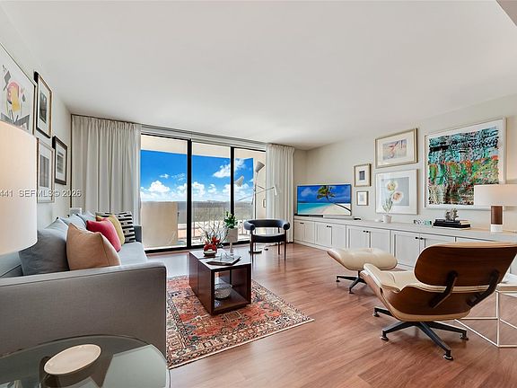 2nd image of 600 Biltmore Way APT 1018