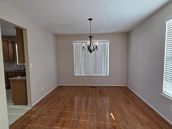 5th image of 296 Rushfoil Dr