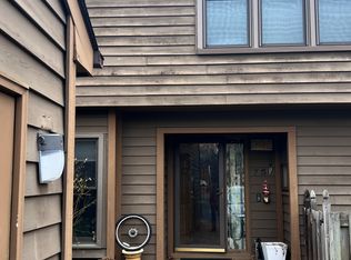 75 Laurel Hollow Ct, Edison, NJ 08820
