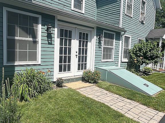 5th image of 152 Regent St