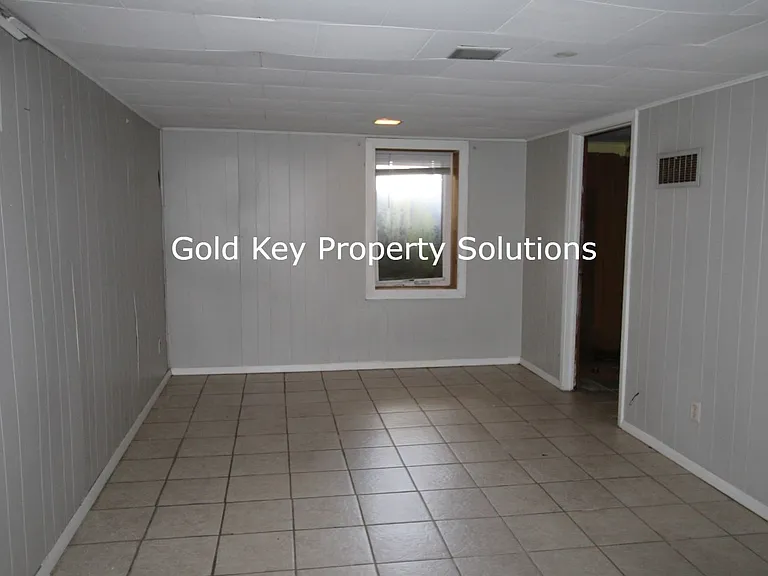 604 N Alameda Ave — Photo 8