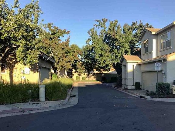 Exterior Neighborhood (street photo)