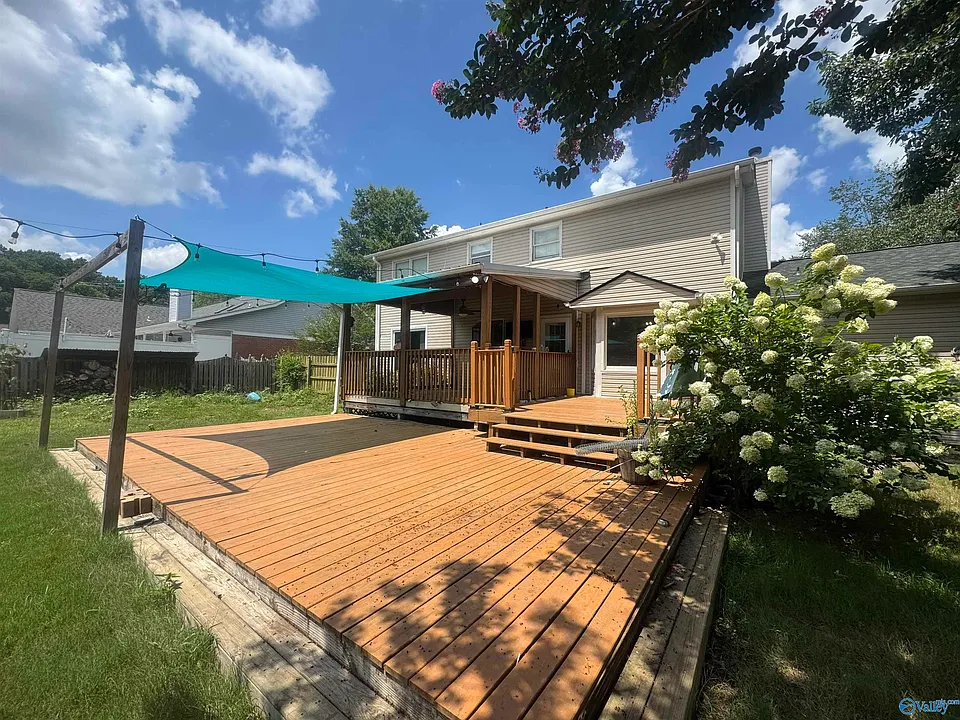 915 Highland Dr