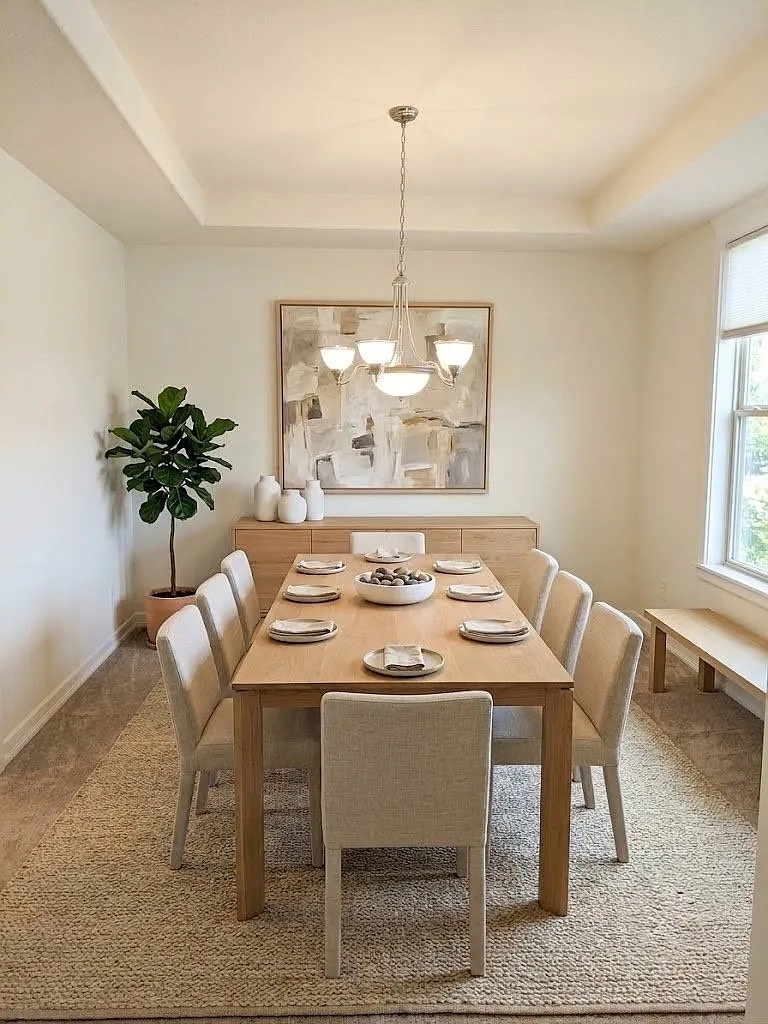 4 bed, 3136 sqft, $3,825 — Photo 2