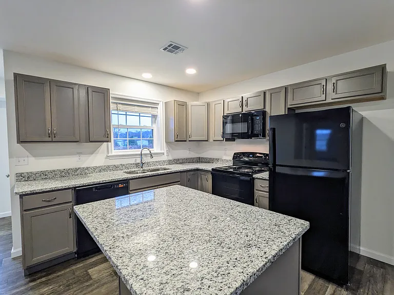 Towns Edge Apartments — Photo 33