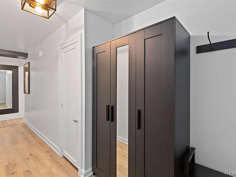 2900 E Jefferson Ave #D702 — Photo 5