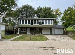 1671 Highway 67, Clinton, IA 52732