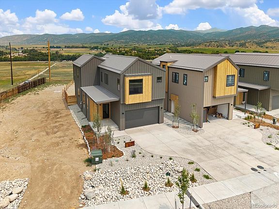 2nd image of 932 Crestone Avenue