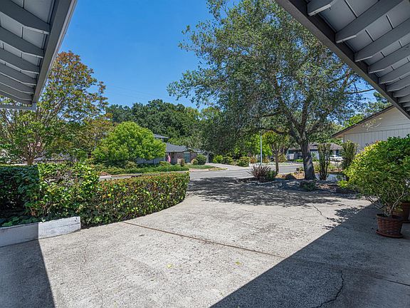 4th image of 2575 Brookhaven Drive