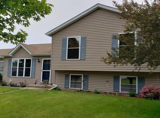 1215 Highpointe Dr, Dekalb, IL 60115