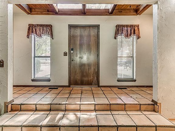 3rd image of 2517 Sequoia Park Dr