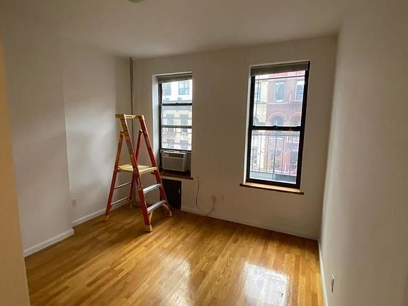 5th image of 310 E 93rd St APT 4W