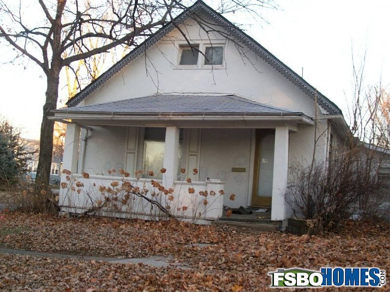 1st image of 613 W Main St