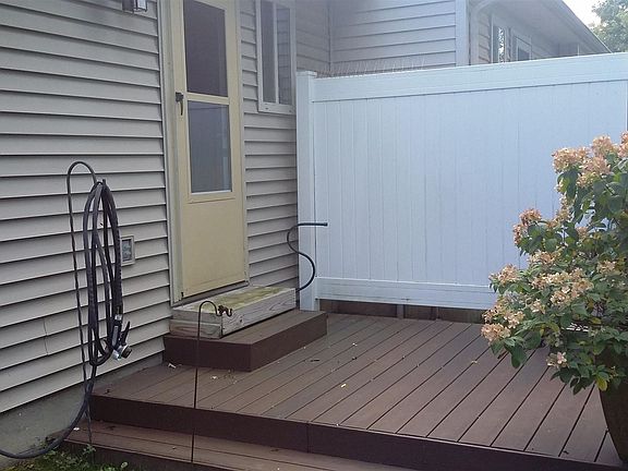 4th image of 22147 Glenwood St