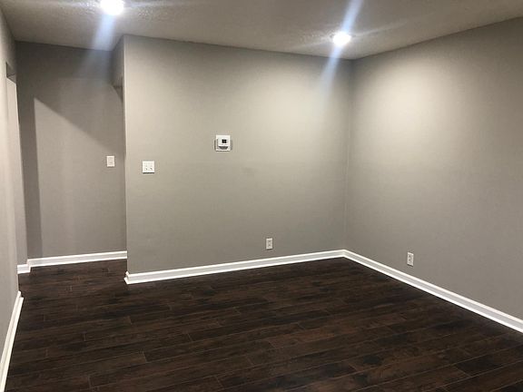 3rd image of 212 Wayside Dr