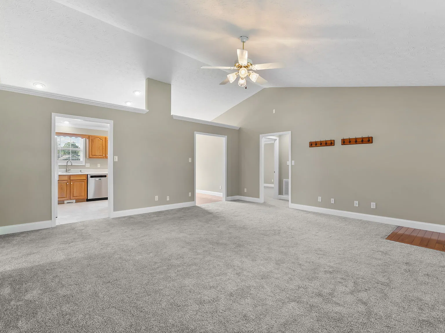 3 bed, 1638 sqft, $2,300 — Photo 4
