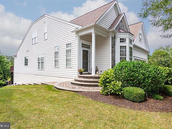 2nd image of 430 Lilac Dr