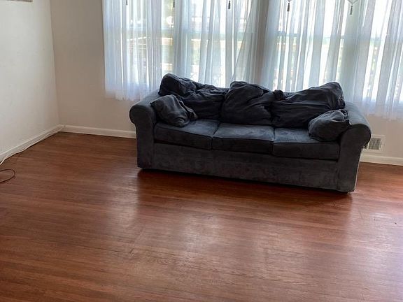4th image of 391 Preston Ave