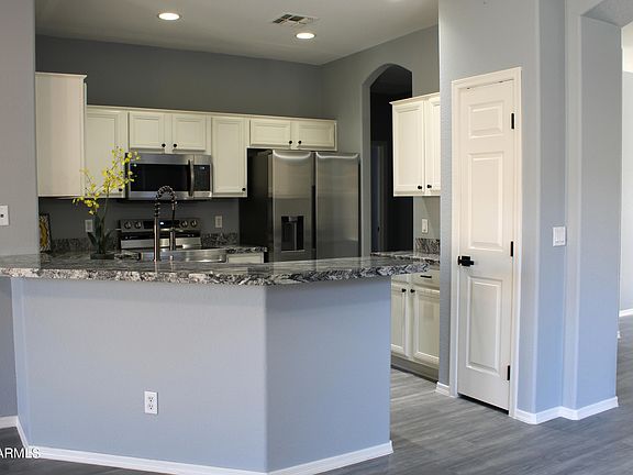 4th image of 14184 W COLUMBUS Avenue