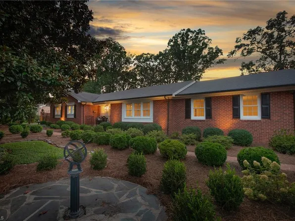 2609 Edgewood Ave, Burlington, NC 27215