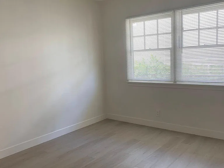 4 1241south Bundy Dr #4 — Photo 32
