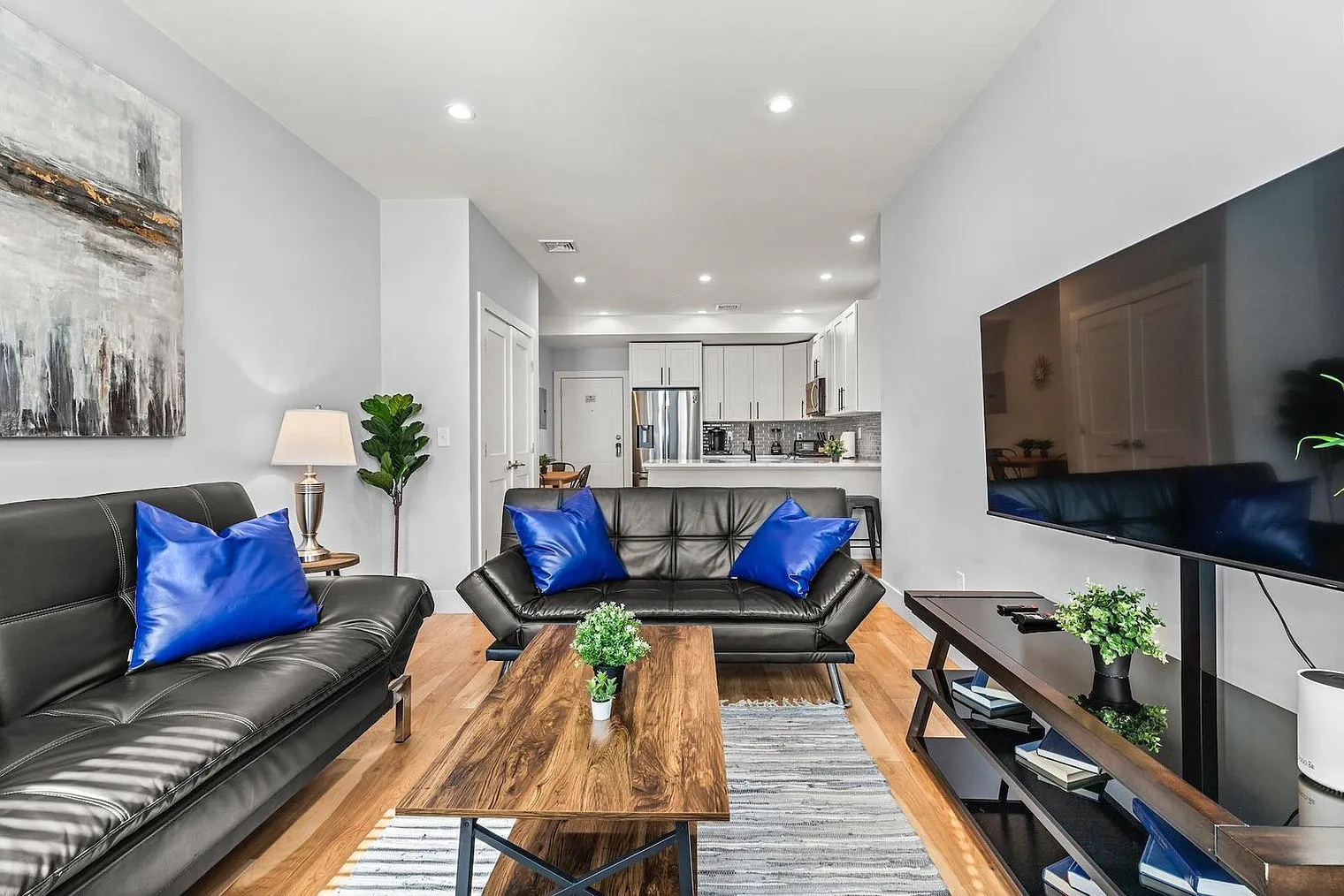 2 bed, 2.0 bath, 968 sqft, $3,009 — Photo 2