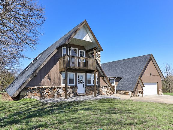 3rd image of 301 S Idlewood Way