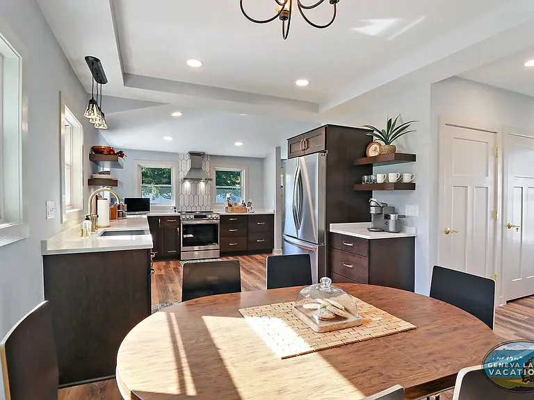 922 Sage St — Photo 2