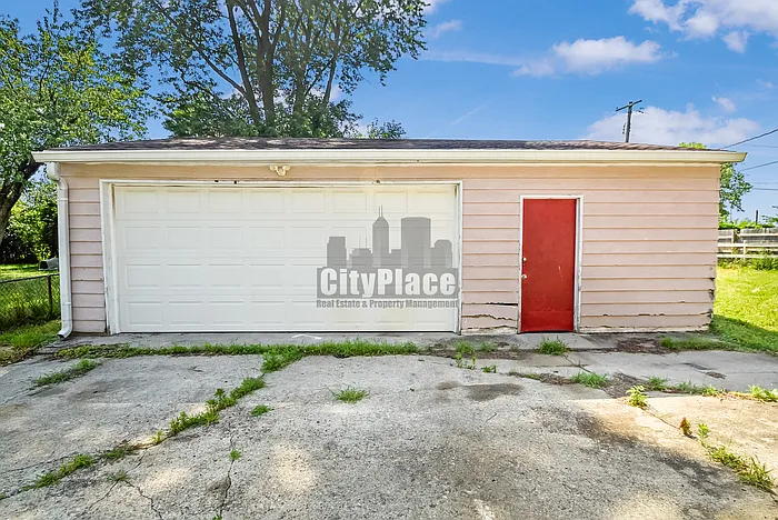 1822 S Chester Ave — Photo 5