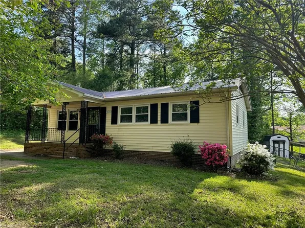 1537 E Sedgefield Dr, Winston Salem, NC 27107