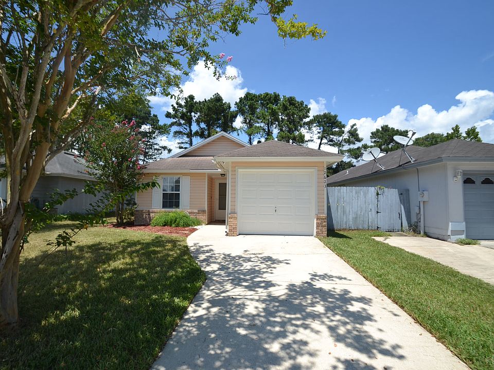 1st image of 12623 Ashmore Green Dr N
