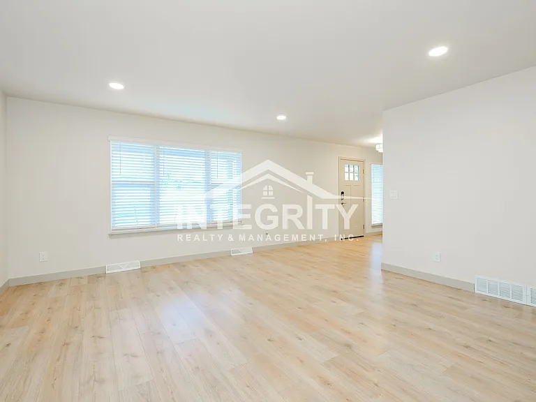 6475 W Kingsley Ave — Photo 8