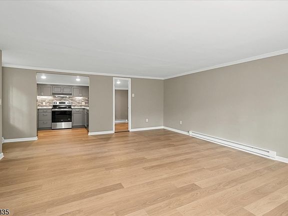 2nd image of 20 Kingsland Ave