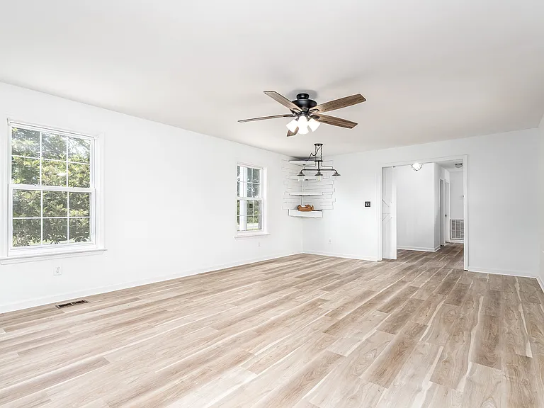 2718 Buckner Ln — Photo 10