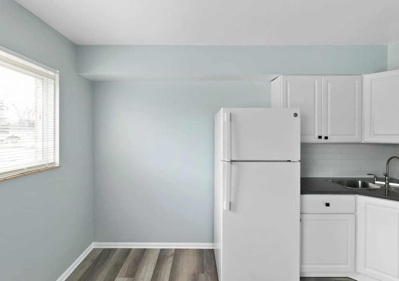 Skyline Apartments — Photo 4