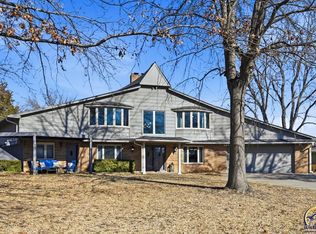 7600 SW Oxfordshire Rd, Topeka, KS 66614