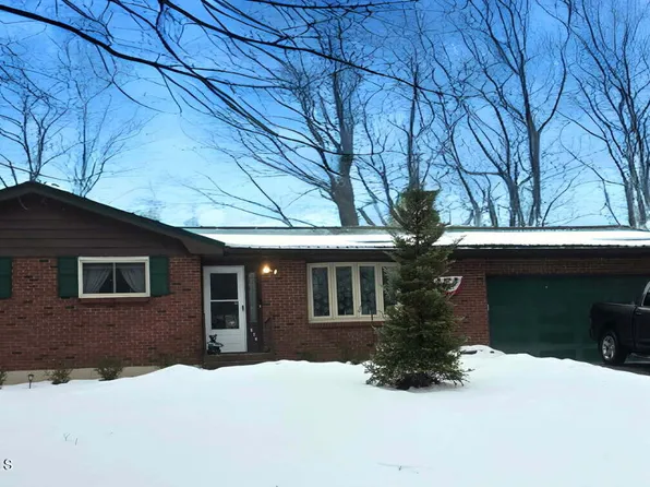 576 Arnold Drive, Lake Ariel, PA 18436