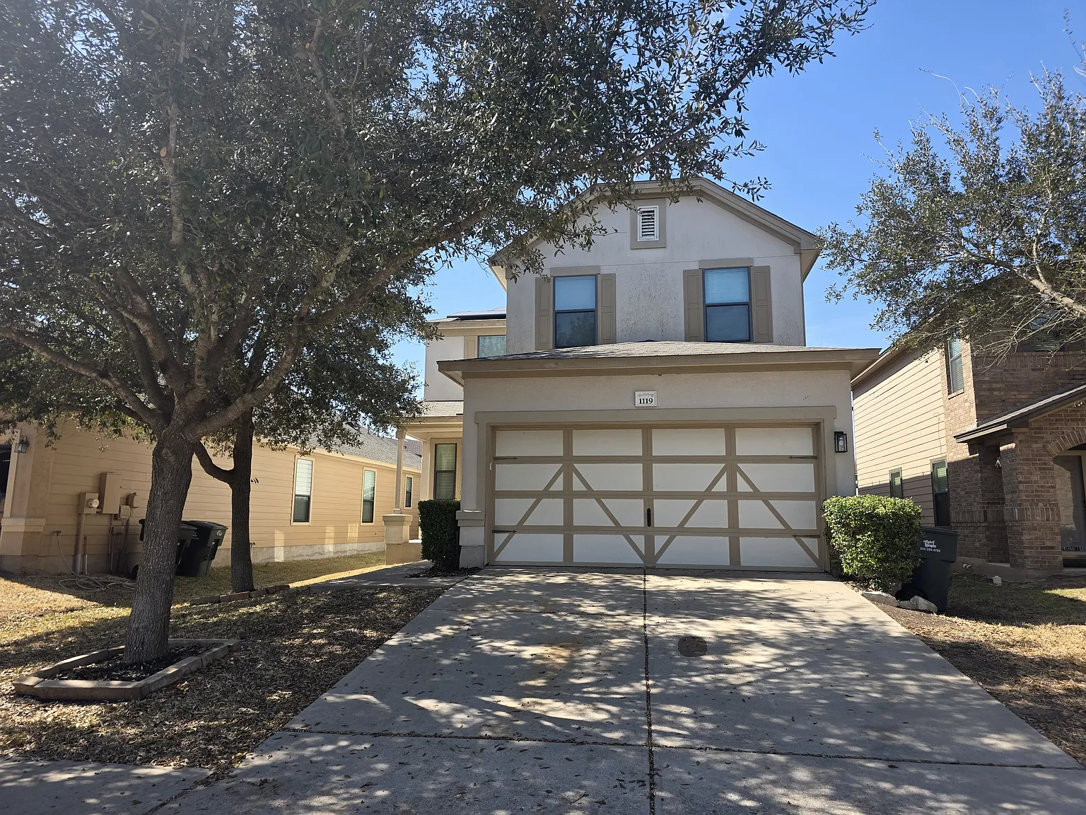 3 bed, 2.5 bath, 2309 sqft, $2,000 — Photo 1