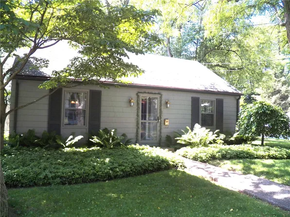 125 Dorking Rd, Rochester, NY 14610