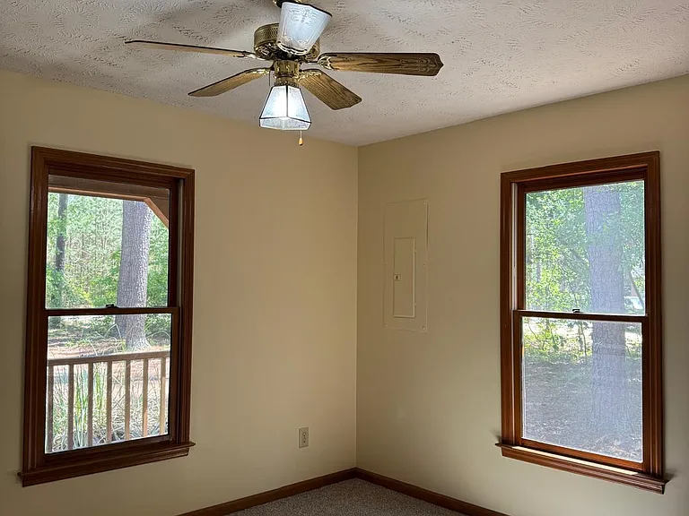573 Ellis Rd — Photo 28