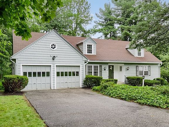 2nd image of 47 Wyndhurst Dr