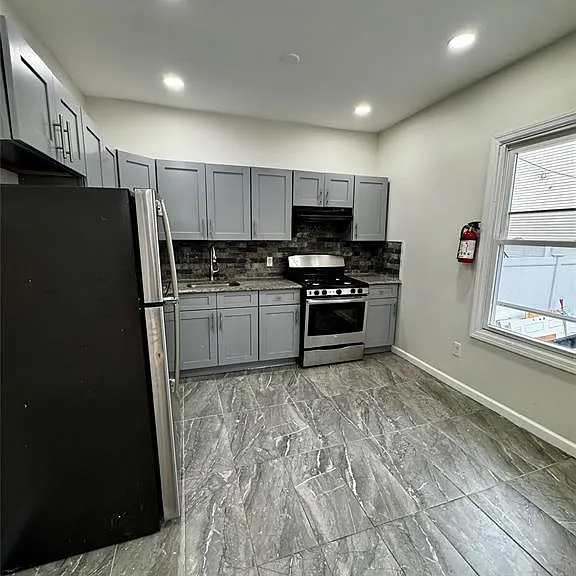 1022 E 22nd St #1 — Photo 8