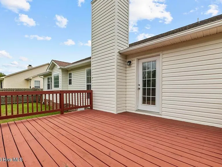 103 Richmond Dr — Photo 26