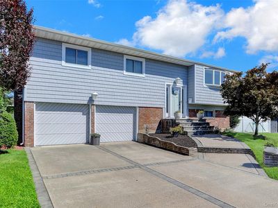 985 North Drive, Merrick, NY, 11566