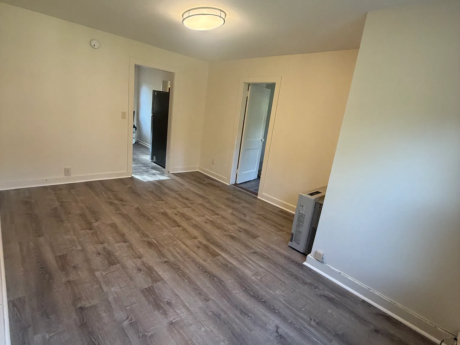 3 bed, 860 sqft, $1,700 — Photo 3