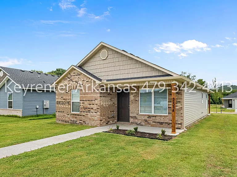 2734 S Ouachita Dr — Photo 2