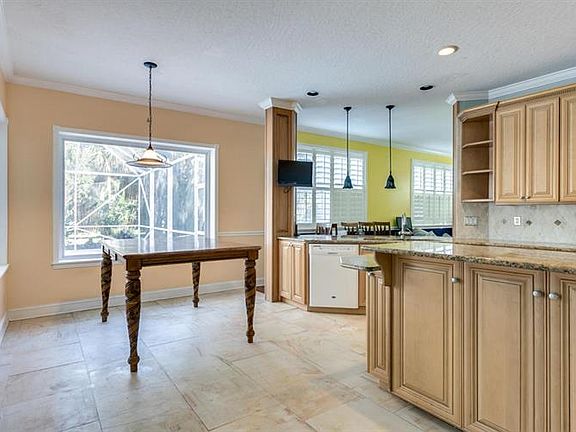 4th image of 775 Glengarry Dr