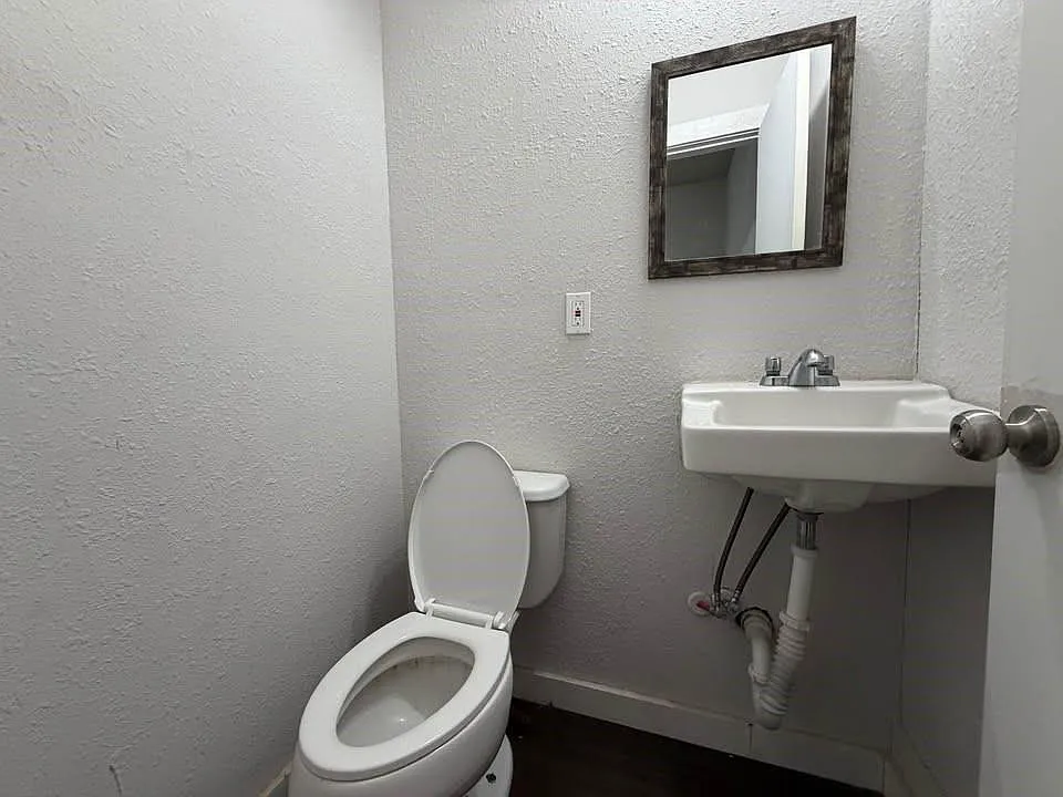 Studio, 1.0 bath, 169 sqft, $650 — Photo 2