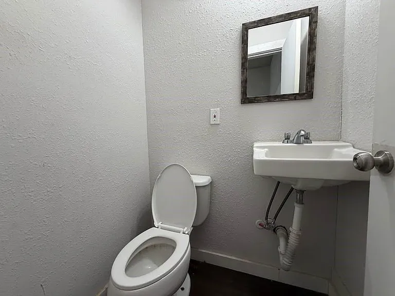 1211 W Park Ave #107 — Photo 2
