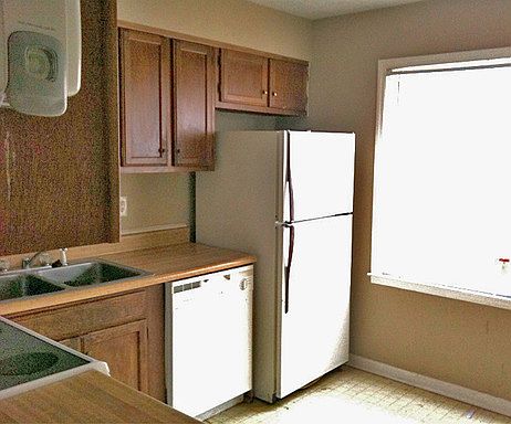 2nd image of 3744 Camelot Dr APT D